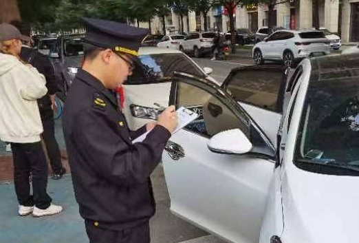 对“黑名单”车辆及叫座人员“挂账”管理 西安整治凤城十路等地客运秩序