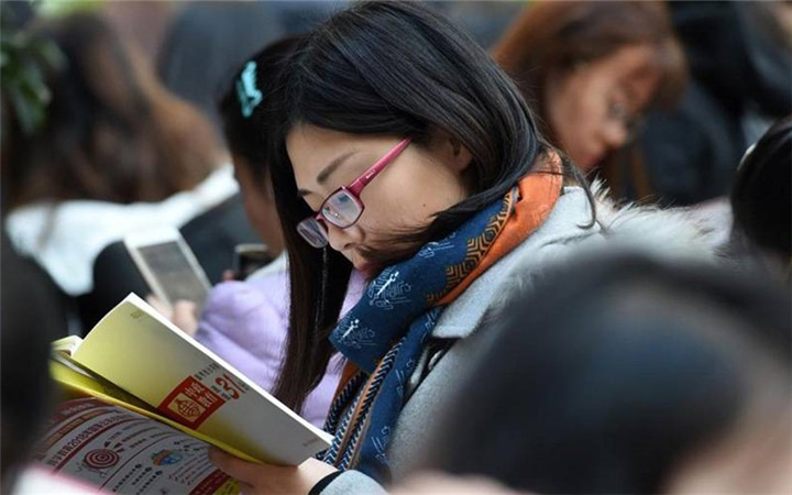 整体扩招6.7%，学历门槛明显提升，今年国考变了什么
