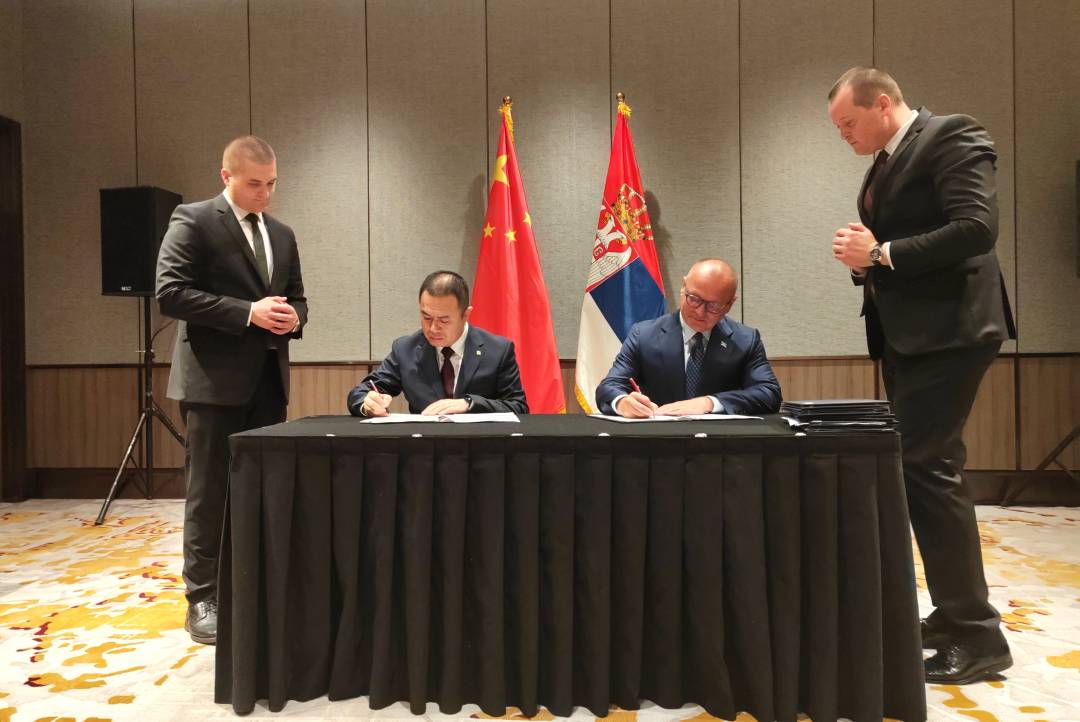 华商头条|正式签约！中国高速动车组首次出口欧洲