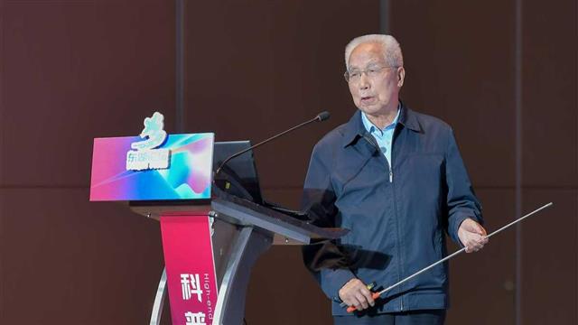 华商头条|龙乐豪院士：2030年前将送3人登月