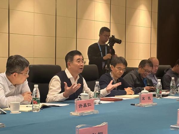 华商头条|足协新领导班子集体亮相：抓好青训 绝不再出奇葩政策