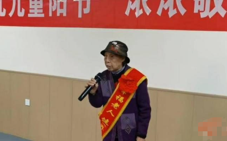 108坊故事|社区庆重阳 西安88岁老人一首《山丹丹花开红艳艳》“震”全场