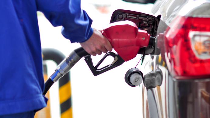 成品油价格下调 92号汽油每升降0.06元