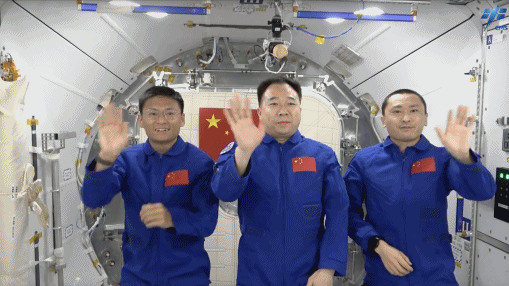 神舟十六号载人飞船顺利撤离空间站组合体