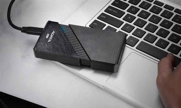 威刚发布业界首款USB4移动SSD：顺序读取速度达3800MB/s