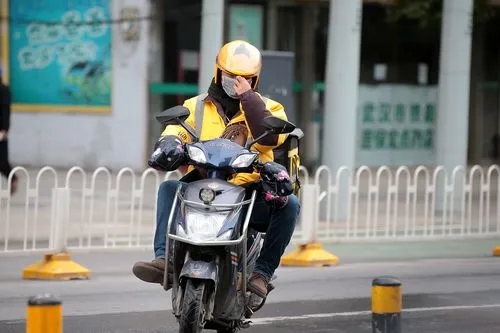 华商头条|美团外卖骑手无年龄限制?不存在的!