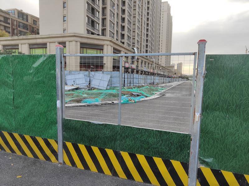 小8跑街|等了近4年还没修通 雁鸣一路啥时能修好？