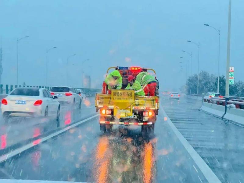 截至11日下午3时陕西无因雨雪天气封闭的收费站 高速公路均正常通行