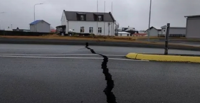 华商头条|连续地震引发火山喷发担忧 冰岛宣布进入紧急状态
