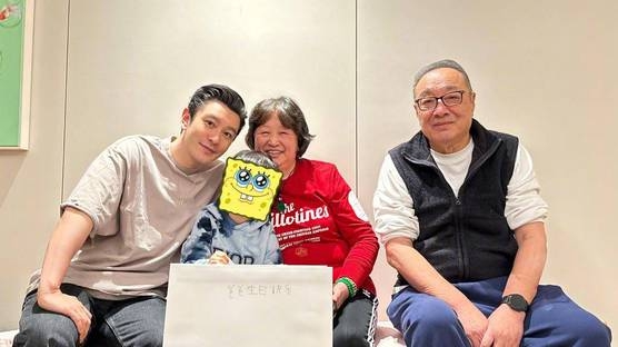 华商头条|黄晓明晒照庆生 儿子小海绵手写生日祝福超可爱