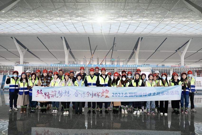 丝路筑梦想 合作创辉煌｜空中丝路建设提速！西安咸阳国际机场三期建设工程跑出“加速度”