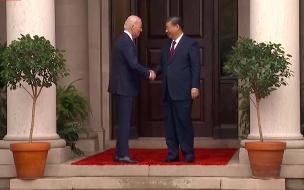 华商头条|现场视频｜中美元首会晤开始前 习近平同拜登握手合影