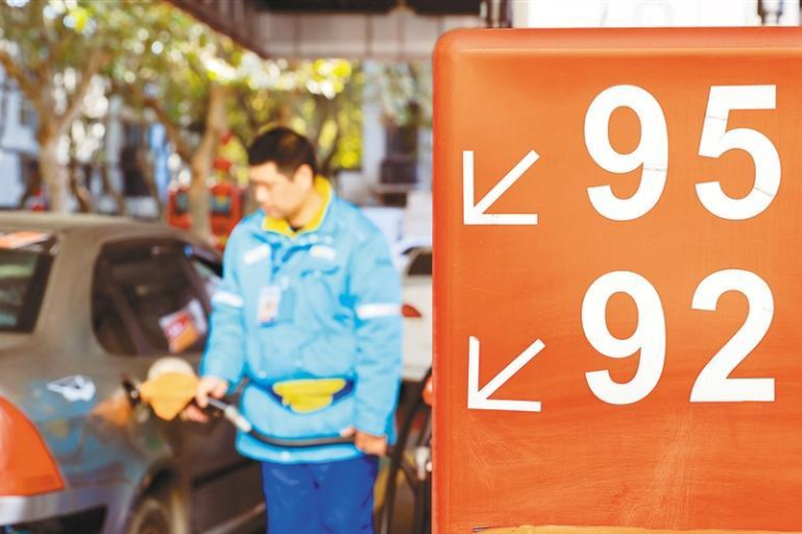 华商头条|汽油、柴油价格下调 每吨分别降低340元、330元