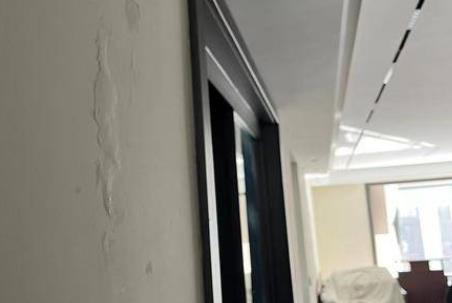 华商头条|康桥悦蓉园业主住进去没半年 室内多处漏水