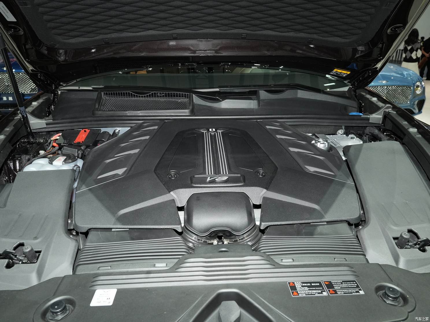 宾利 添越 2024款 4.0T V8 长轴距MULLINER版