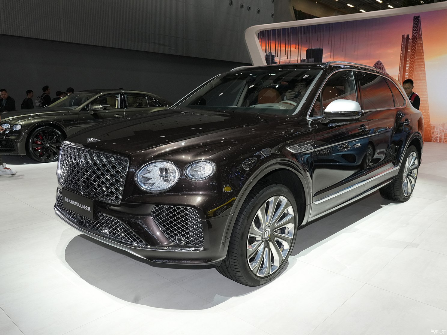 宾利 添越 2024款 4.0T V8 长轴距MULLINER版