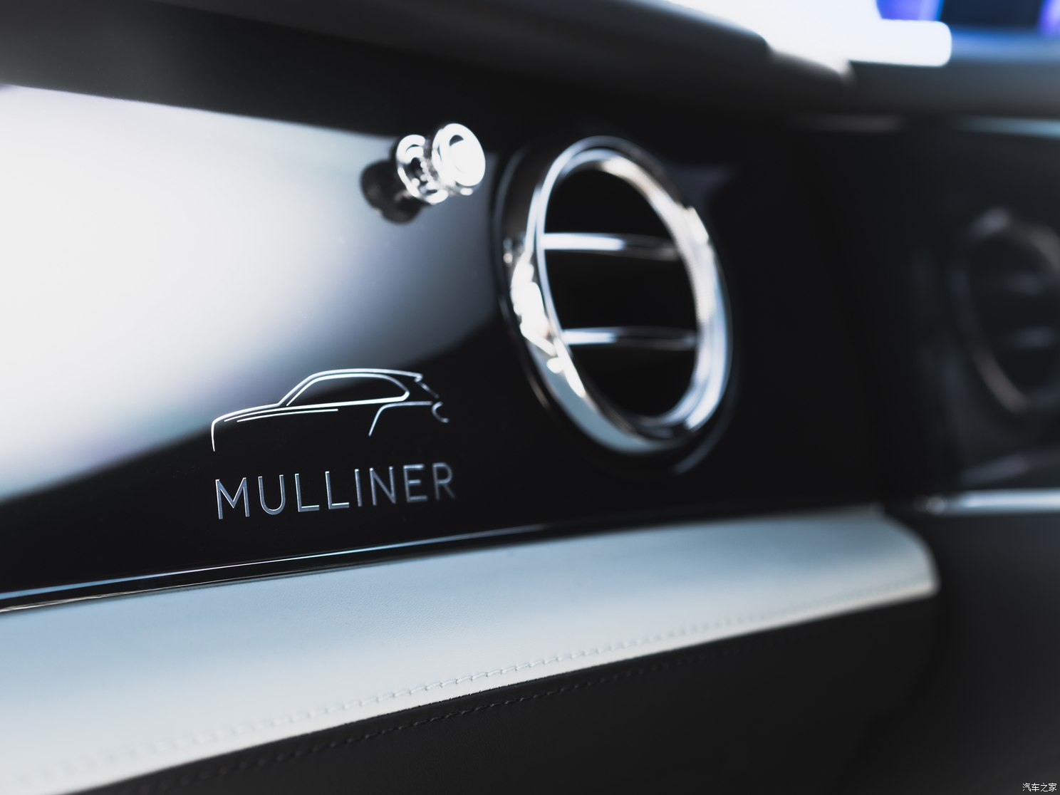 宾利 添越 2024款 4.0T V8 长轴距MULLINER版