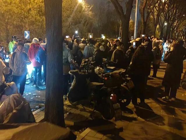 华商头条|被清华北大学子争抢 “鹅腿阿姨”火出圈！