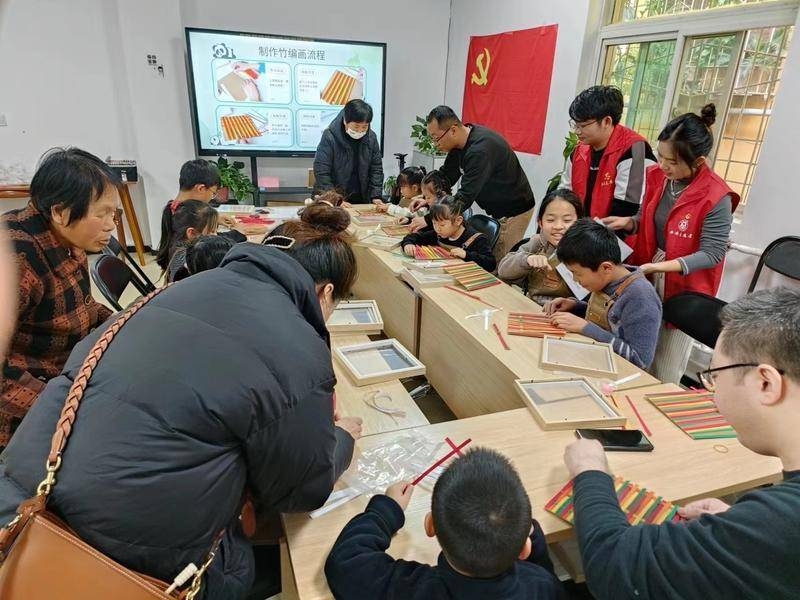 【108坊故事】“我在社区学会并制作了第一件竹编作品”