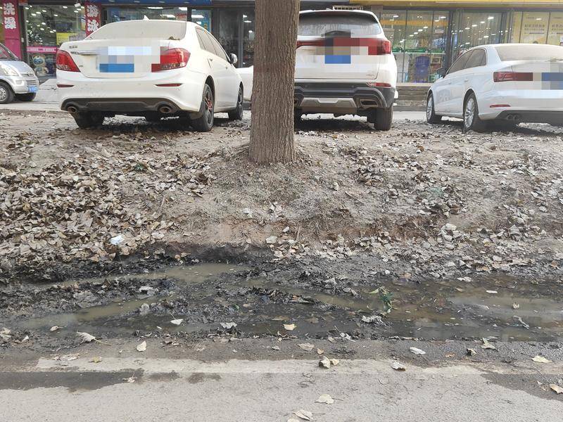 小8跑街|人行道至今还是黄土路 三仁路啥时修整？