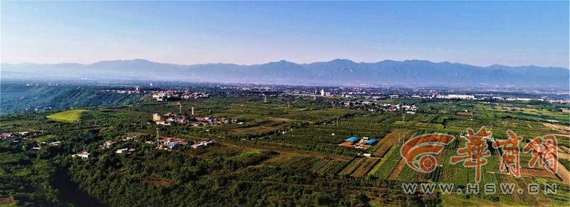 图2  霸陵陵区航拍全景 （窦皇后陵、江村大墓发掘点、南陵）.jpg