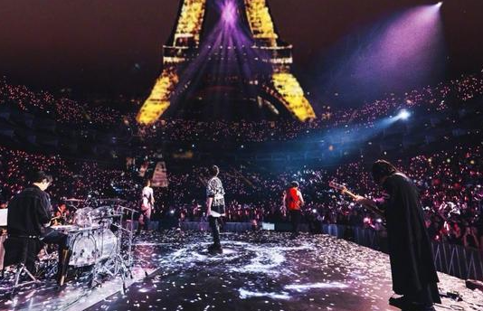 五月天巴黎演唱会被指走调破音、站桩式演唱、E6没唱上去