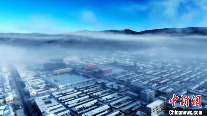 12月13日，“中国最冷小镇”最低气温降至-45.1℃，整个城区笼罩在“冰雾”之中。冯宏伟 摄