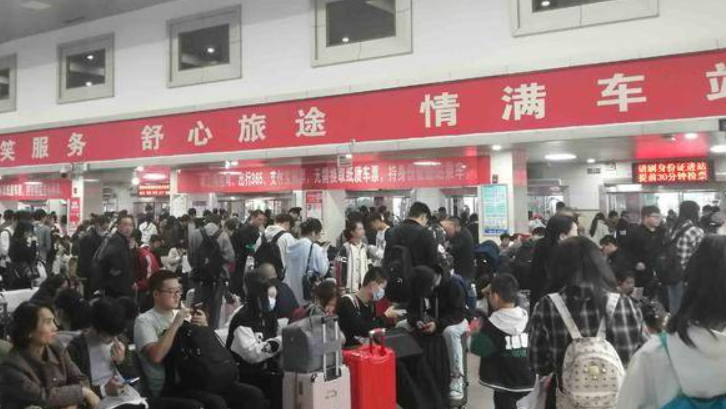 元旦假期临近 陕西省西安汽车站预售省内外75条班线客票