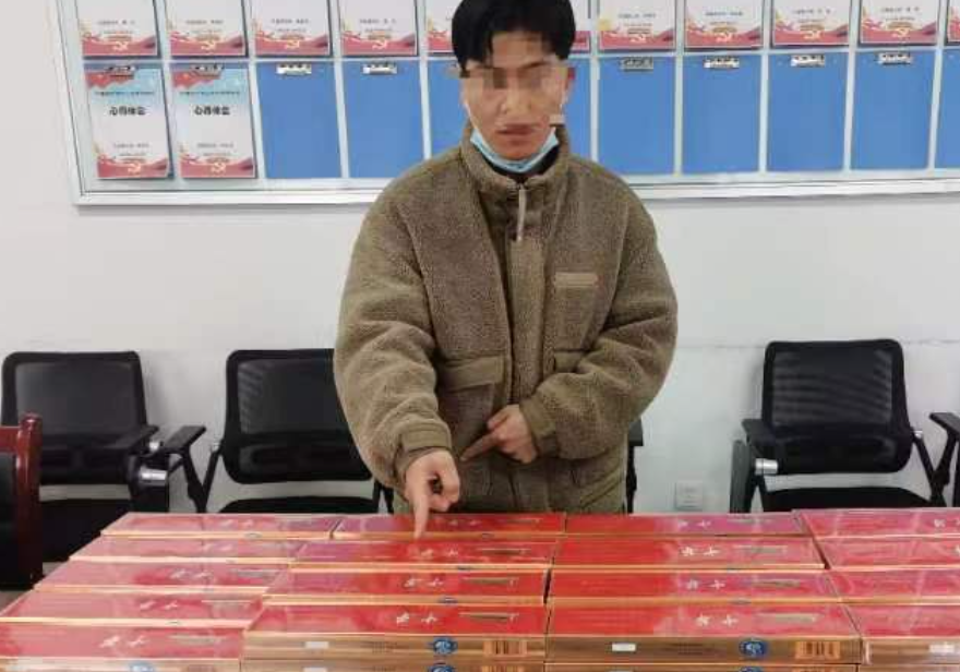 托朋友买烟招待人用 朋友竟给他加价卖出“假中华”324条
