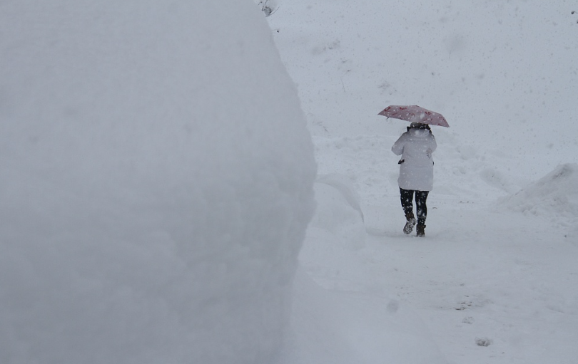 积雪超70厘米破历史极值 山东威海遭遇极端暴雪