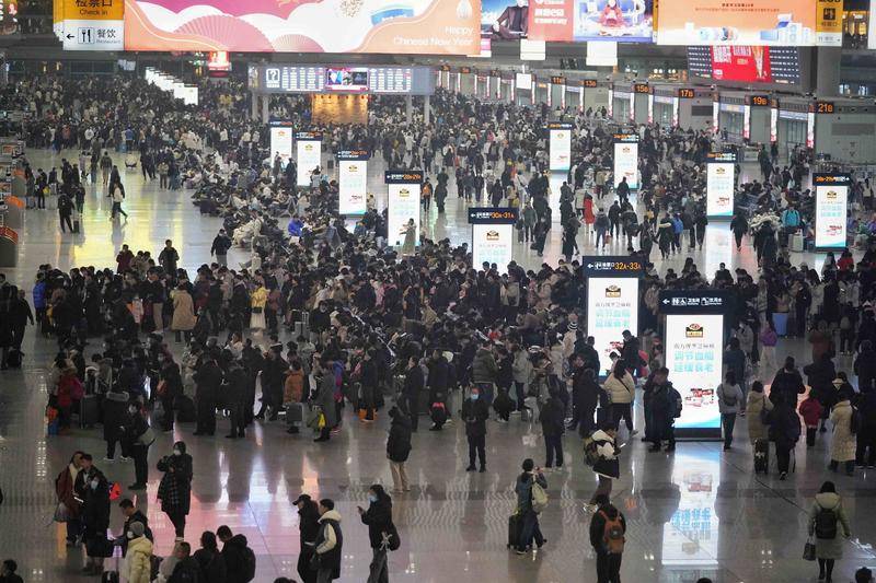 假期第一天 陕西铁路预计发送旅客49万人次