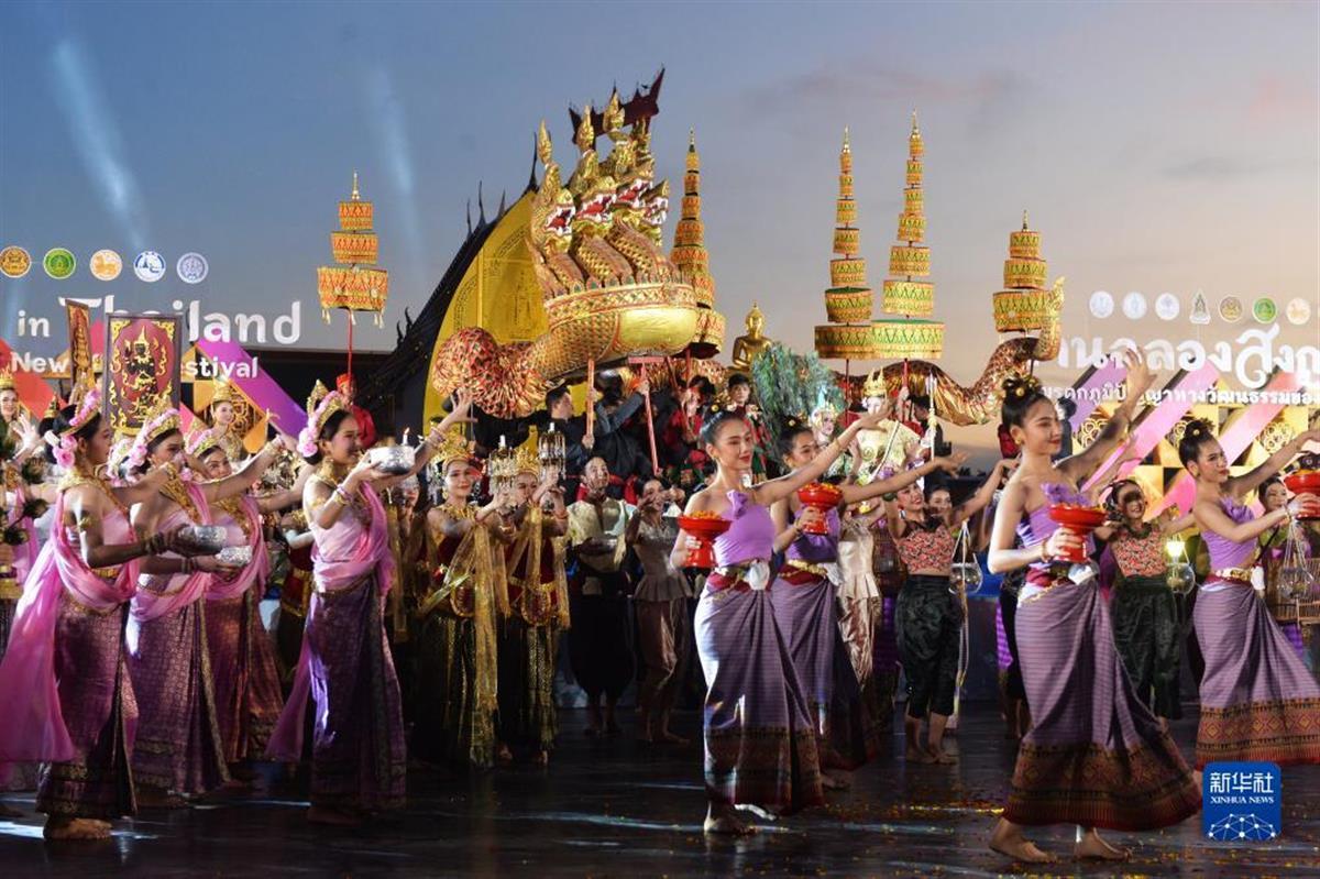 中泰宣布永久免签后一周 8万多名中国游客涌入泰国拍照打卡