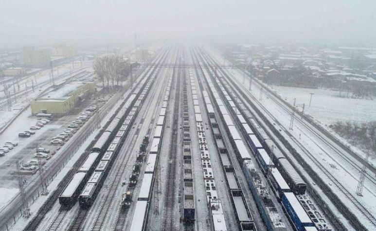 陕西铁路全力应对降温降雪 确保运输安全有序