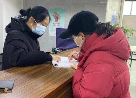 万元现金落车上完璧归赵 大雪天这位的哥太温暖