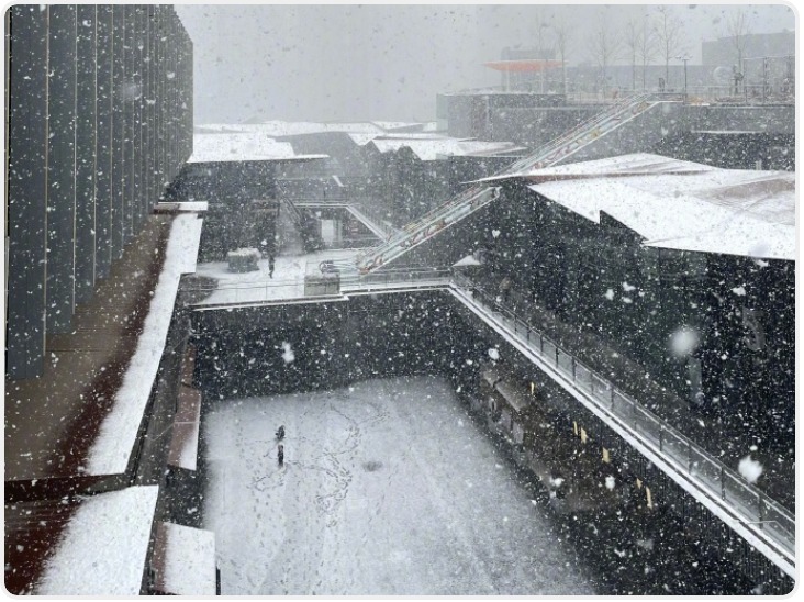 华商头条|今日中午西安为何飘起大雪？省气象专家：气温和湿度相互作用