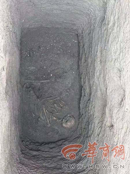 J5出土人骨（上南）.jpg