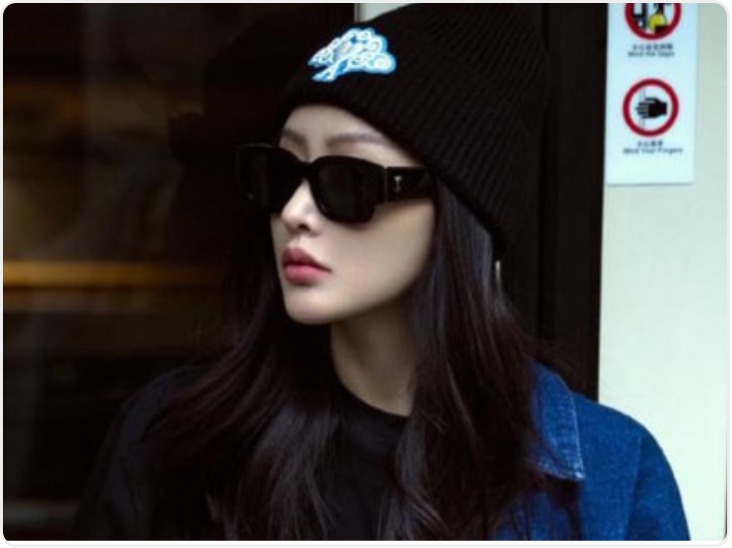 华商头条|张天爱穿蓝色牛仔套装 展慵懒酷炫气质