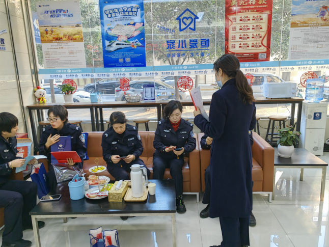 glncbMxyY727Ebja.png image.png