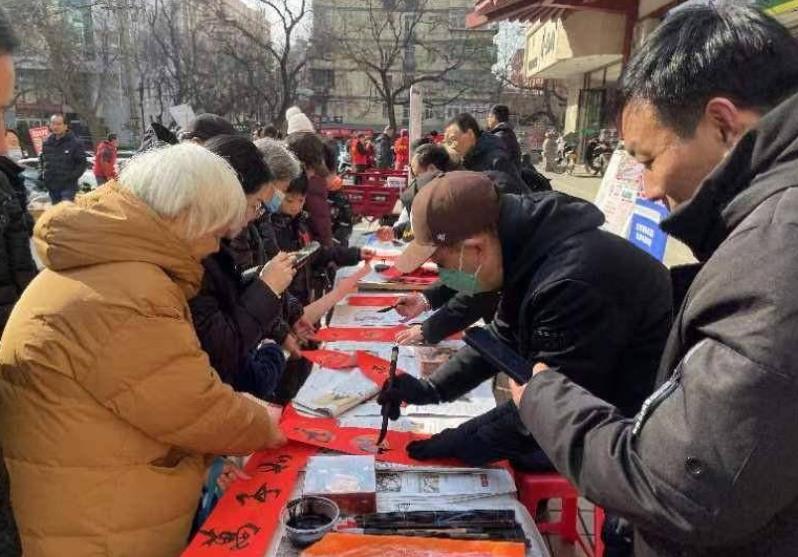 108坊故事|家门口买年货领春联 社区年货节真热闹