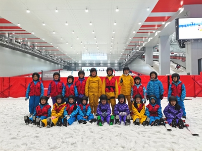 古都“热雪”小勇士 挑战滑雪创奇迹