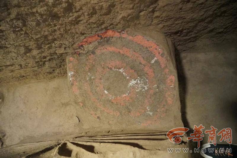 车马坑红漆车轮—k2.jpg