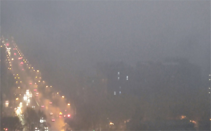 雾气浓！西安今早部分区域能见度较低 出行需注意行车安全