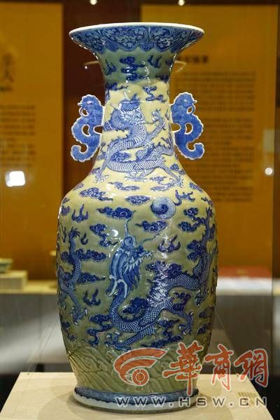 14、清·青釉蓝花云龙纹瓷尊（咸阳博物院）.jpg