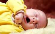 宝宝频繁流口水别忽视，这几种状况需警惕!