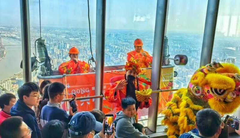 情人节遇上“迎财神” 浪漫味、年味如何“碰撞”？