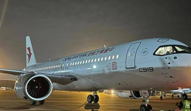 一站直飞新加坡 中国东航全球首架C919大飞机首次飞出国门参加航展