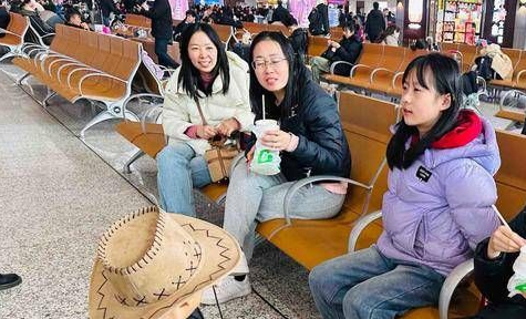 8岁安徽小游客从西安火车站离开前表达心声：我都不想走了