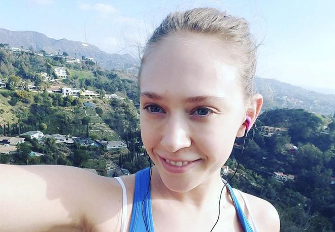 36岁美国成年女演员卡格妮在家中自杀 亲友为其在网上筹集丧葬费