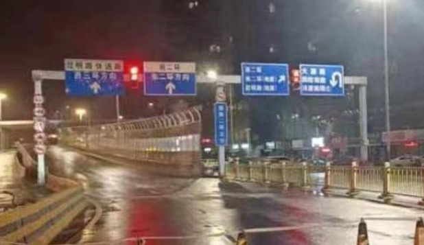 提前半小时上岗巡查路面、值守 交警高新大队多措施保道路通行安全