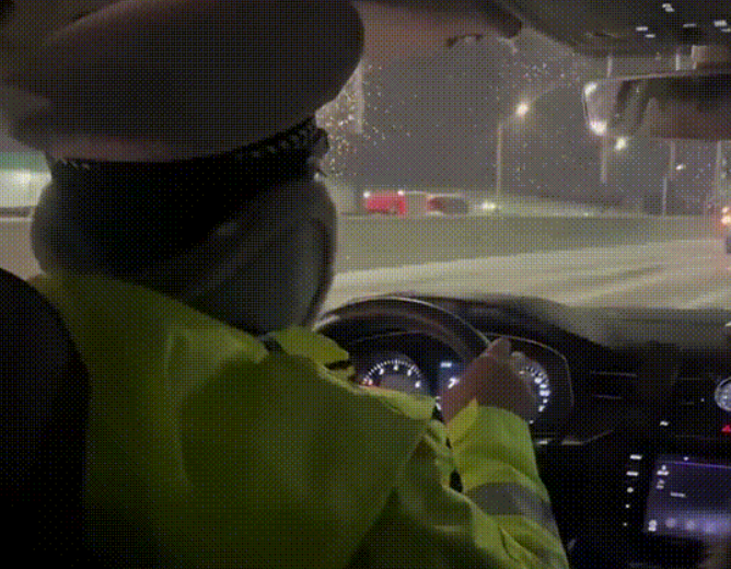 “西安的交警大哥，你太棒了”！